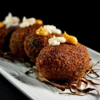 10 CROQUETAS PULPO Y CALAMARES EN SU TINTA_opt
