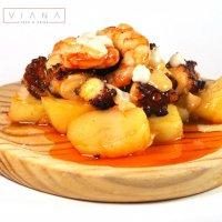 PULPO ASADO CON GAMBAS Y AJADA DE PIMENTÓN